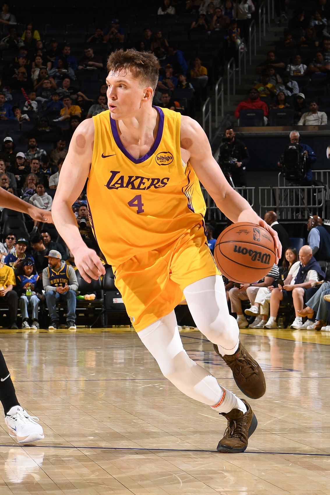 pg模拟器官网-克内克特夏联场均11.7分4.8板 投篮&amp;三分命中率为32.1%/23.7%🥶